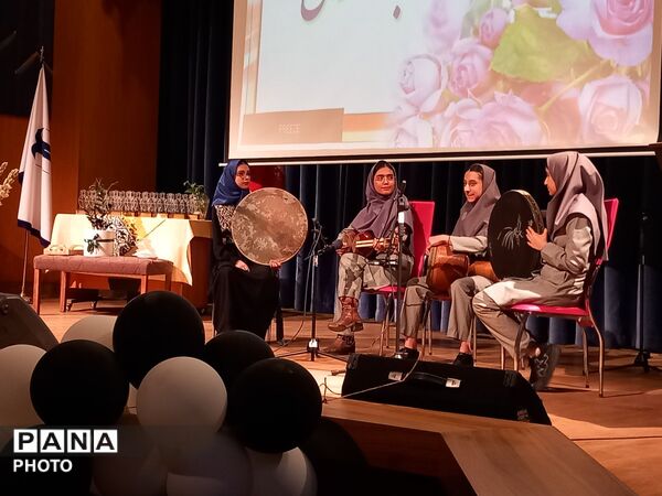 جشن فارغ تحصیلی وتقدیر ازدانش آموزان پایه نهم دبیرستان آرمینه مصلی نژاد ناحیه ۶