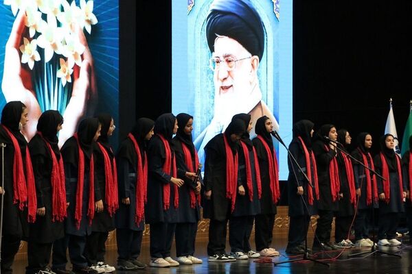 تقدیر از دانش‌آموزان برتر حوزه فرهنگی و هنری در آموزش و پرورش ناحیه یک شهرری