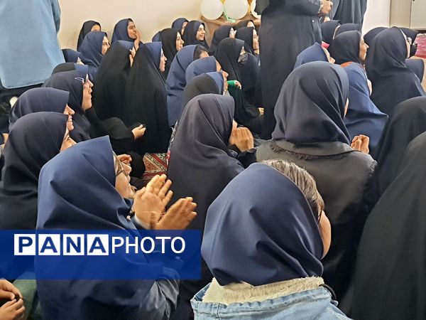 روز شاد و خاطره‌انگیز دانش‌آموزان در دبیرستان شاهد تکتم