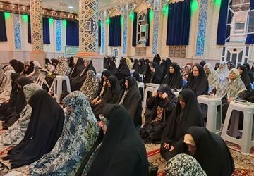 مساجد همه غرق در شادی و شعف از میلاد پیامبر اکرم(ص) 