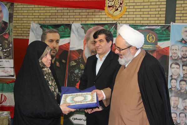 یادواره شهدای جنگ تحمیلی ۱۲ روزه در دبیرستان شاهد سالارشهیدان(ع)