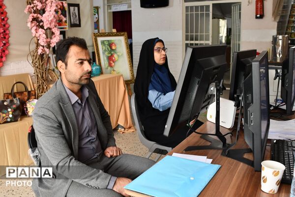 نمایشگاه آثار هنری در هنرستان کاردانش حافظ