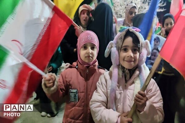 حضور گرم  دهه نودی ها در قلب اجتماعات شهر بار نیشابور