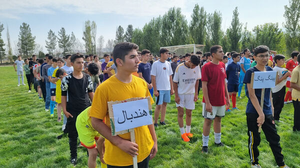 برگزاری آیین فعالیت‌های ورزشی درون مدرسه‌ای دبیرستان نمونه دولتی پژوهش آشخانه 