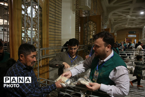 سفره افطاری حرم کریمه اهل بیت(س) در ماه ضیافت الهی