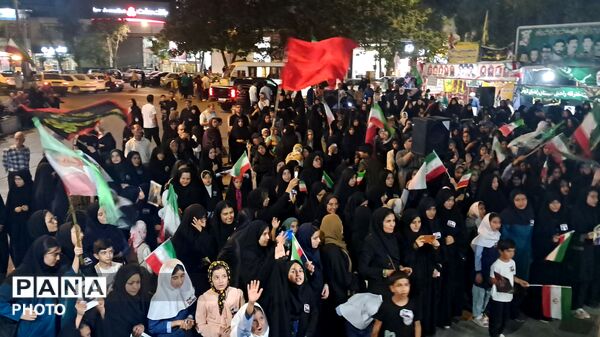 تجمع و همخوانی دانش‌آموزان شیروان به مناسبت تشییع و همراهی رهبر شهید
