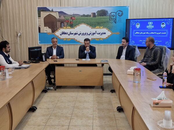 نشست خبری مدیر آموزش و پرورش شهرستان دهقان با اصحاب رسانه به میزبانی خبرگزاری پانا