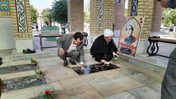  غبارروبی مزار شهدای شهرستان خلیل آباد