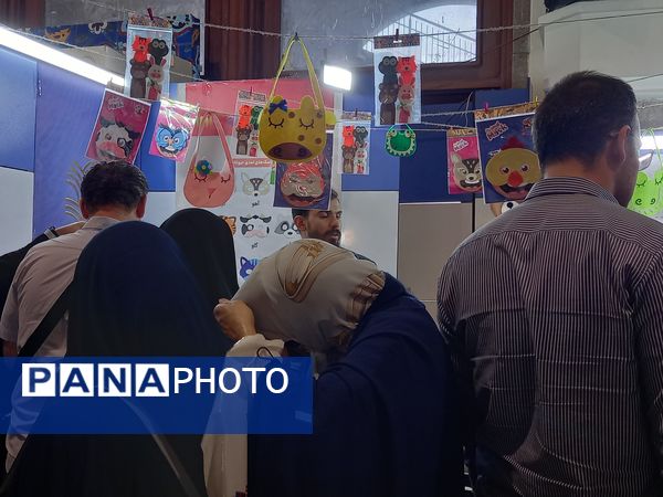 نمایشگاه بوی ماه مهر ویژه بازگشایی مدارس