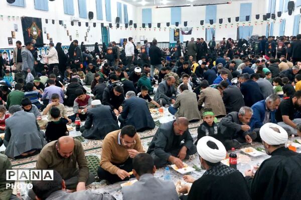 سفره افطاری ۲ هزار نفری در قلعه رئیسی