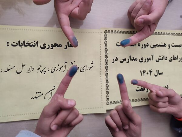 انتخابات شورای دانش آموزی در دبیرستان رفعت