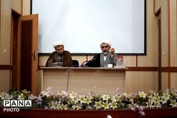 دومین نشست فعالان رسانه ای استان قم با موضوع تشییع رهبر شهید 