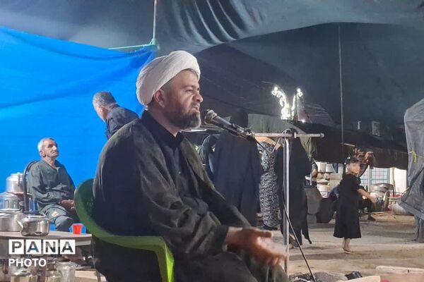 پیوند جان و جانان در کربلا؛ اقامه نماز جماعت در جوار ضریح شش‌گوشه