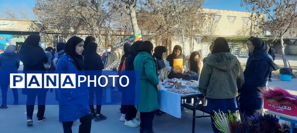 برپایی بازارچه هنرهای دستی در هنرستان ثمین