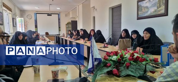 جلسه هم‌اندیشی آموزش و پرورش و مبلغین طرح امین شهرستان شازند در راستای کاهش آسیب‌های اجتماعی 