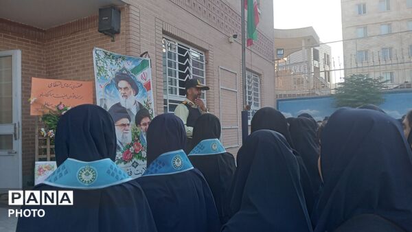 گرامیداشت هفته نیروی انتظامی در دبیرستان نمونه فرهنگ نیشابور 