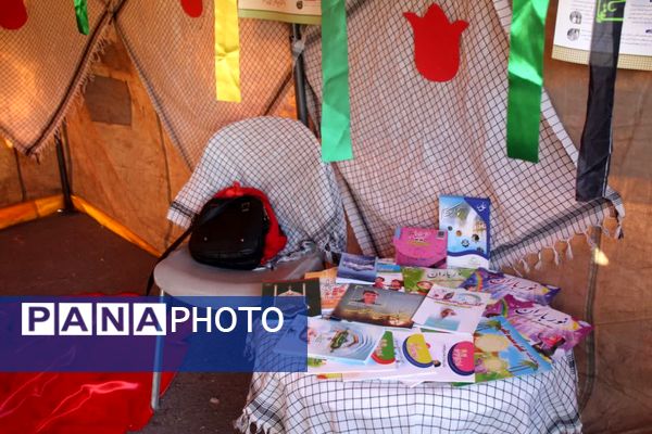 اجتماع استکبار ستیزی و رویداد پلاکاردنویسی دانش‌آموزان سمنان