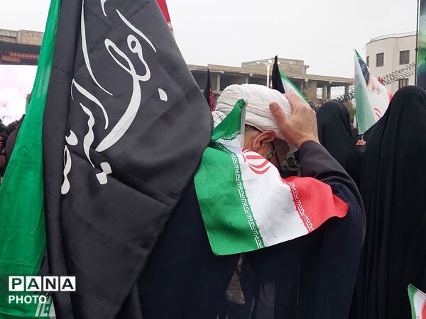 مردم مشهد در سوگ پدر برای