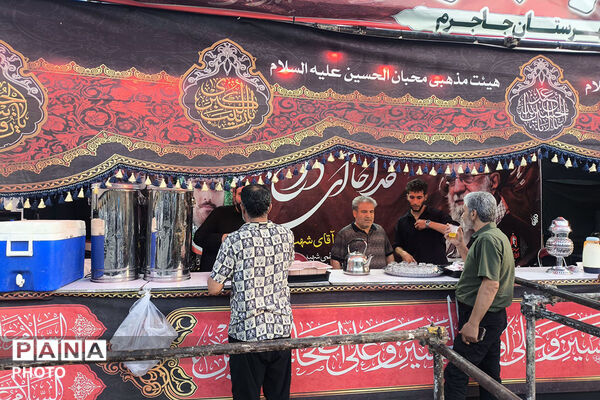 پذیرایی از زائران رضوی در مسیر بازگشت؛ خدمت بی‌منت در موکب «رهبر شهیدم»