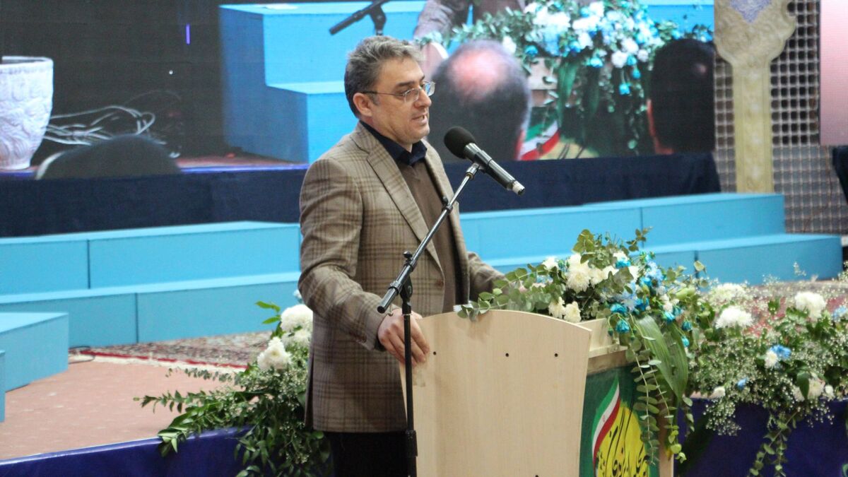 وظیفه آموزش و پرورش فراهم کردن زمینه ای برای شکوفایی استعدادهای دانش آموزان است