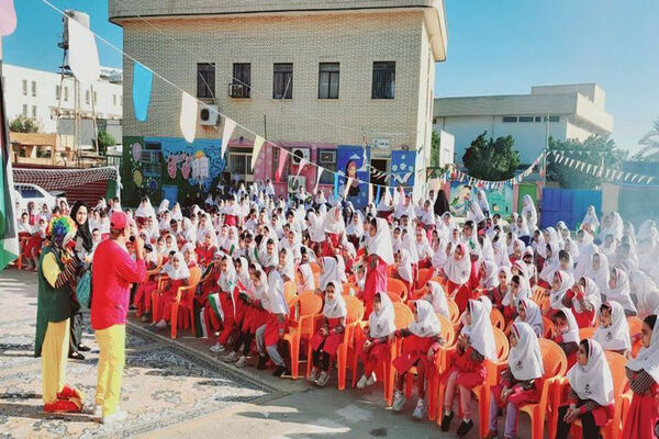 جشن روز دانش‌آموز در دبستان امید انقلاب بوشهر