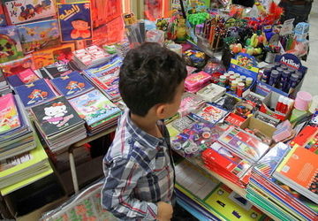  نمایشگاه نوشت افزار ایرانی در چهار راه خُلدبرین فروشگاه رفاه برگزار شد