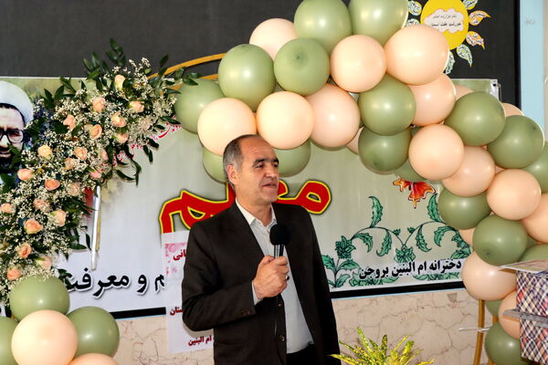 تجلیل از معلمان، سرمایه‌های گران بازار علم