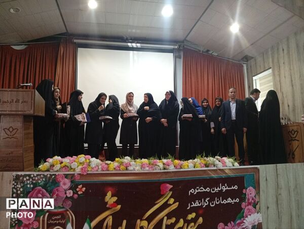 تجلیل از تئاتر دانش‌آموزی  و خبرنگاران پانا در کانون شهید مطهری شهرستان ساوجبلاغ 