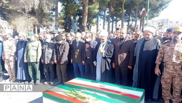 نهاوند فرزندان شهیدش را در آغوش گرفت
