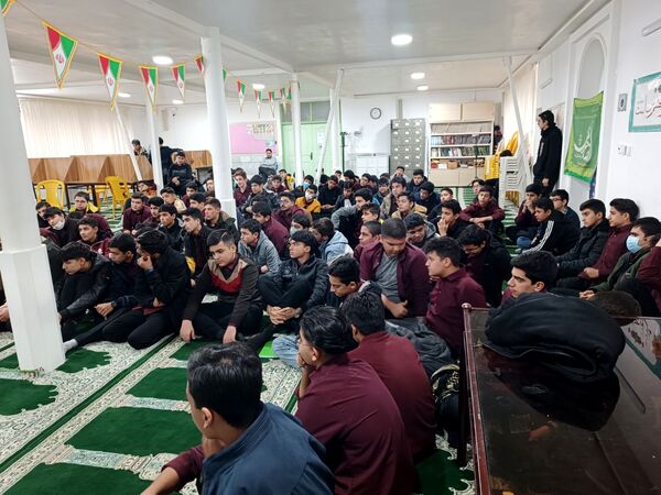 کلاس عملی  آمادگی دفاعی در دبیرستان نمونه آیت الله خامنه ای 