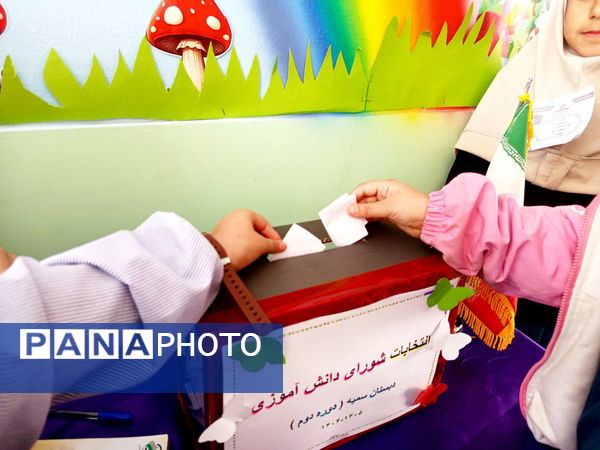 انتخابات شورای دانش آموزی در دبستان سمیه