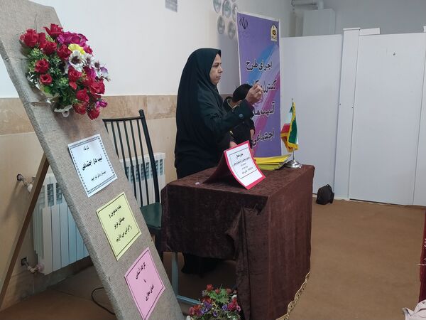 کارگاه آشنایی با فضای مجازی در دبیرستان دخترانه امید 