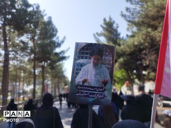زائرانِ نرسیده به حریم؛ خروشِ اربعینی‌ها در قلبِ نیشابور