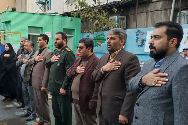 نواختن زنگ آغاز هفته بسیج مستضعفین در مدارس شهرستان ری