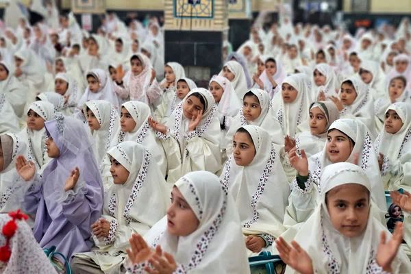 آغاز فصل بندگی دانش‌آموزان قرچک در جشن تکلیف