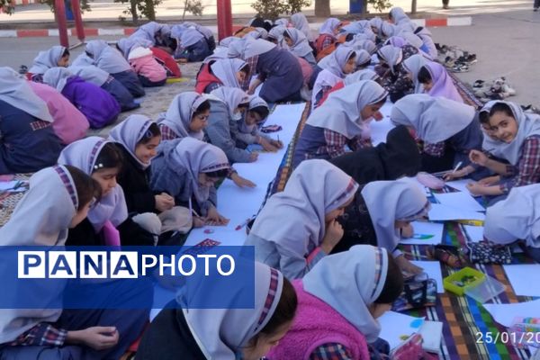 برگزاری نقاشی همگانی در مدارس ناحیه 4 شیراز به‌مناسبت دهه فجر 