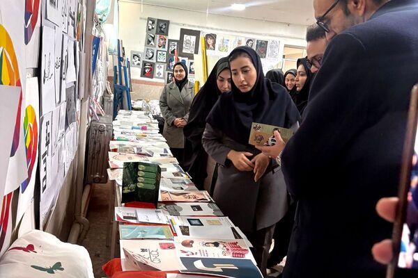 نمایشگاه دست‌سازه‌های خلاق در هنرستان تقوی‌پیشگان بهارستان۲