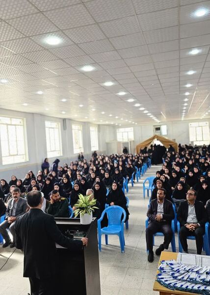 جشن مهر و مقاومت در دبیرستان حضرت زینب(س) ابرکوه برگزار شد