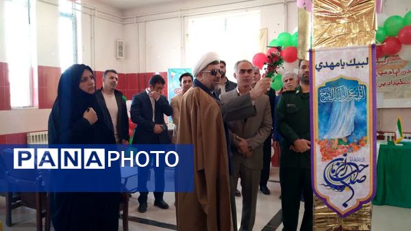 برگزاری جشن مدرسه‌ای «ایران‌مون» در دبیرستان ام‌البنین بیرانوند
