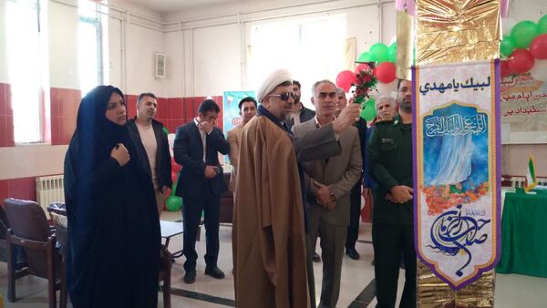 برگزاری جشن مدرسه‌ای «ایران‌مون» در دبیرستان ام‌البنین بیرانوند
