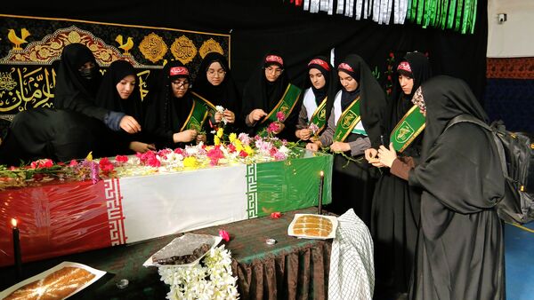 تشییع پیکر شهید گمنام در دبیرستان احمدی روشن شهرستان فردیس 