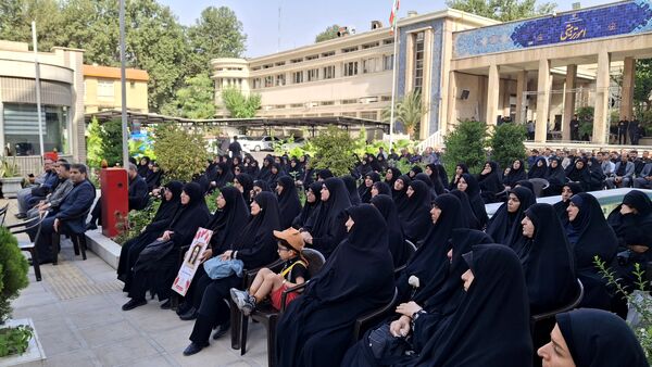 حضور پرشور فرهنگیان منطقه ۱۴ در مراسم تشییع پیکرهای شهدای جنگ ۱۲ روزه