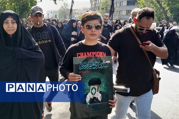 حضور میلیونی مردم تهران برای بدرقه شهید جمهور و یاران