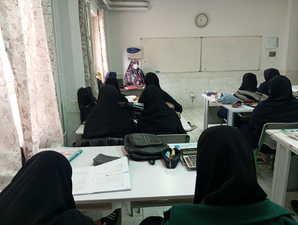 تیم مشاوره استان در هنرستان حضرت زهرا(س) شهرستان بن