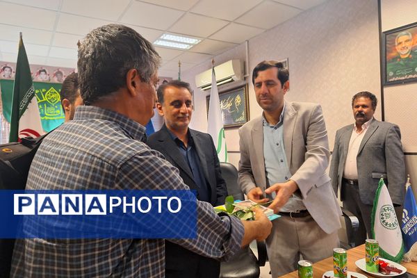 جلسه هم اندیشی و تجلیل از خبرنگاران پانا در شیراز 