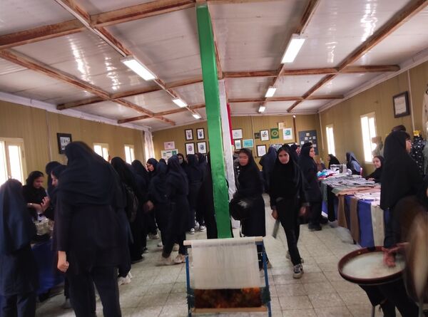 نمایشگاه هنرهای دستی هنرجویان هنرستان آفرینش منطقه رضویه 