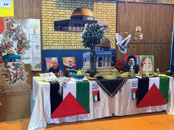 بازدید دبیر قرارگاه عدالت تربیتی از نمایشگاه «ایرانمون» در بوشهر