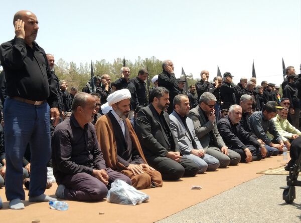 اقامه نماز ظهر عاشورا در بیرجند