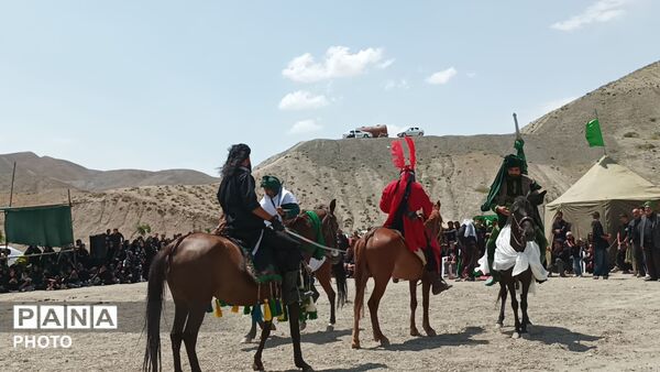 مراسم نمادین تعزیه خوانی در روز عاشورای حسینی در شهر بار نیشابور