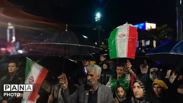 قیام مردم انقلابی کوهدشت زیر بارش الهی